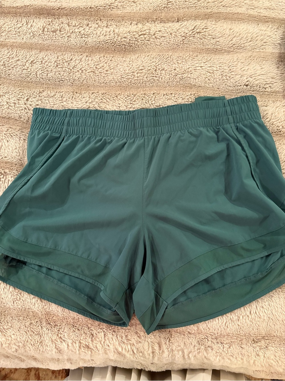 Athleta Green Mesh Racer Run Shorts 4” size L - Picture 2 of 4